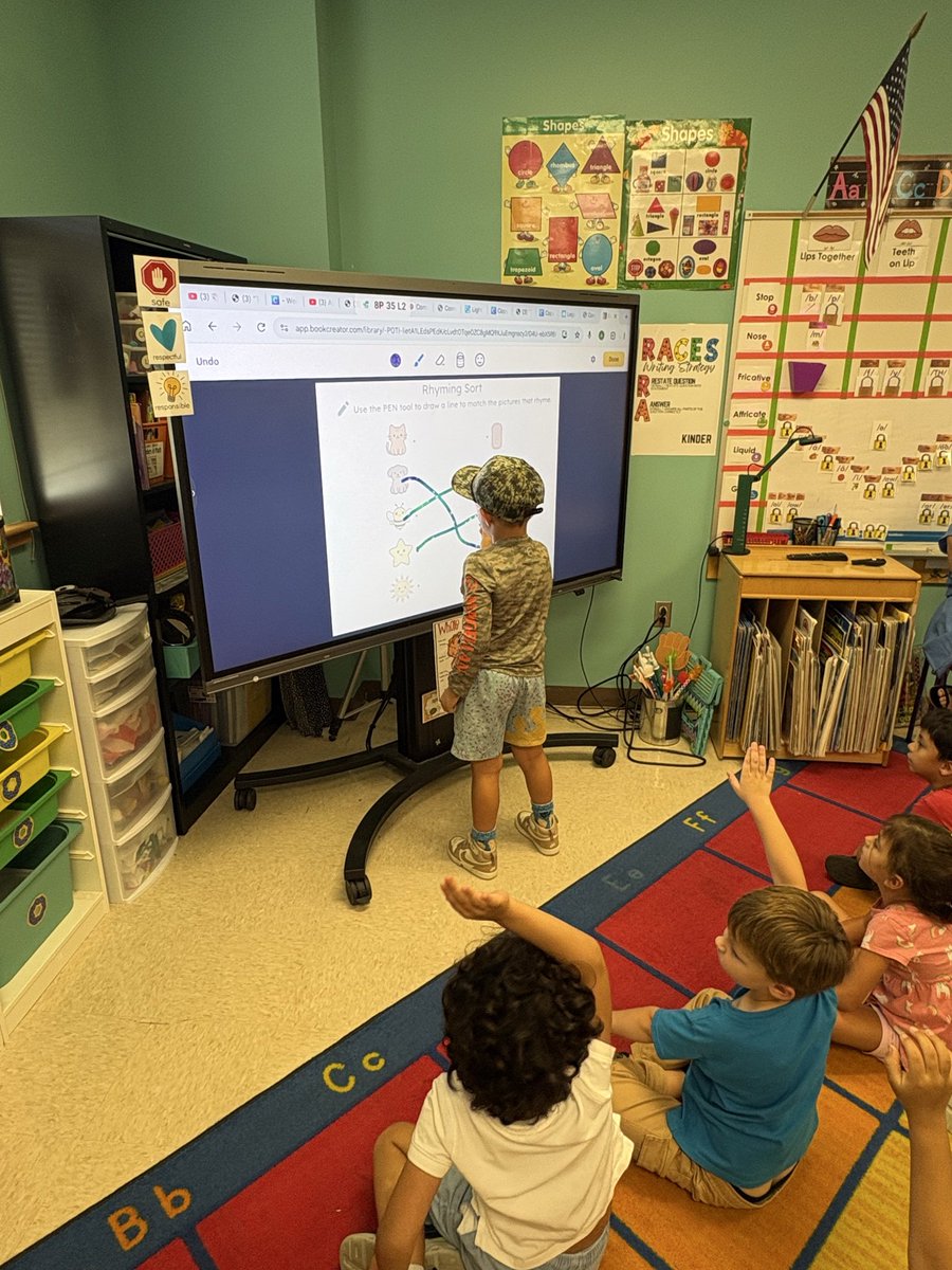 PeggyHall_CISD's tweet photo. Exciting day for TPES kinders learning to use Book Creator in their technology station! @KamiApp @techylibrarian1 @Mrs_Atkins @DrChapmanCISD @_ScottMonroe #growinggreatness https://t.co/d4vmUC3iXb