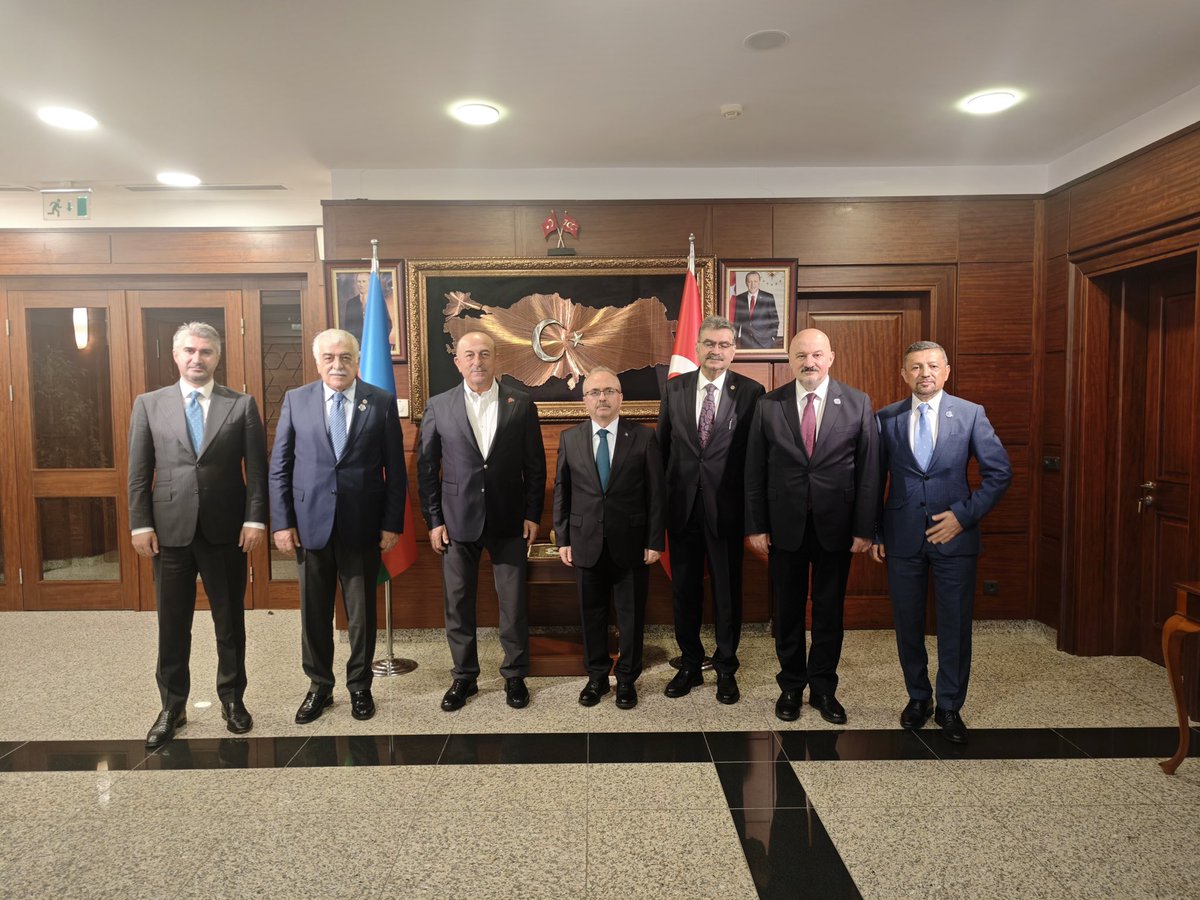 oerdem42's tweet photo. 📍 AZERBAYCAN 🇦🇿

Önceki Dönem Dışişleri Bakanımız Sayın Mevlüt Çavuşoğlu, Milletvekillerimiz Şamil Ayrım, Ahmet Erbaş ve Uğur Bayraktutan ile Aile ve Sosyal Hizmetler Bakan Yardımcımız Zafer Tarıkdaroğlu ile birlikte Azerbaycan’daki Büyükelçiliğimizi ve TRT Temsilciliğimizi ziyaret ettik.

Nazik ev sahiplikleri ve samimi sohbetleri için kendilerine teşekkür ediyor, iki kardeş ülke arasındaki güçlü bağların daha da pekişmesi temennisiyle çalışmalarında başarılar diliyorum.