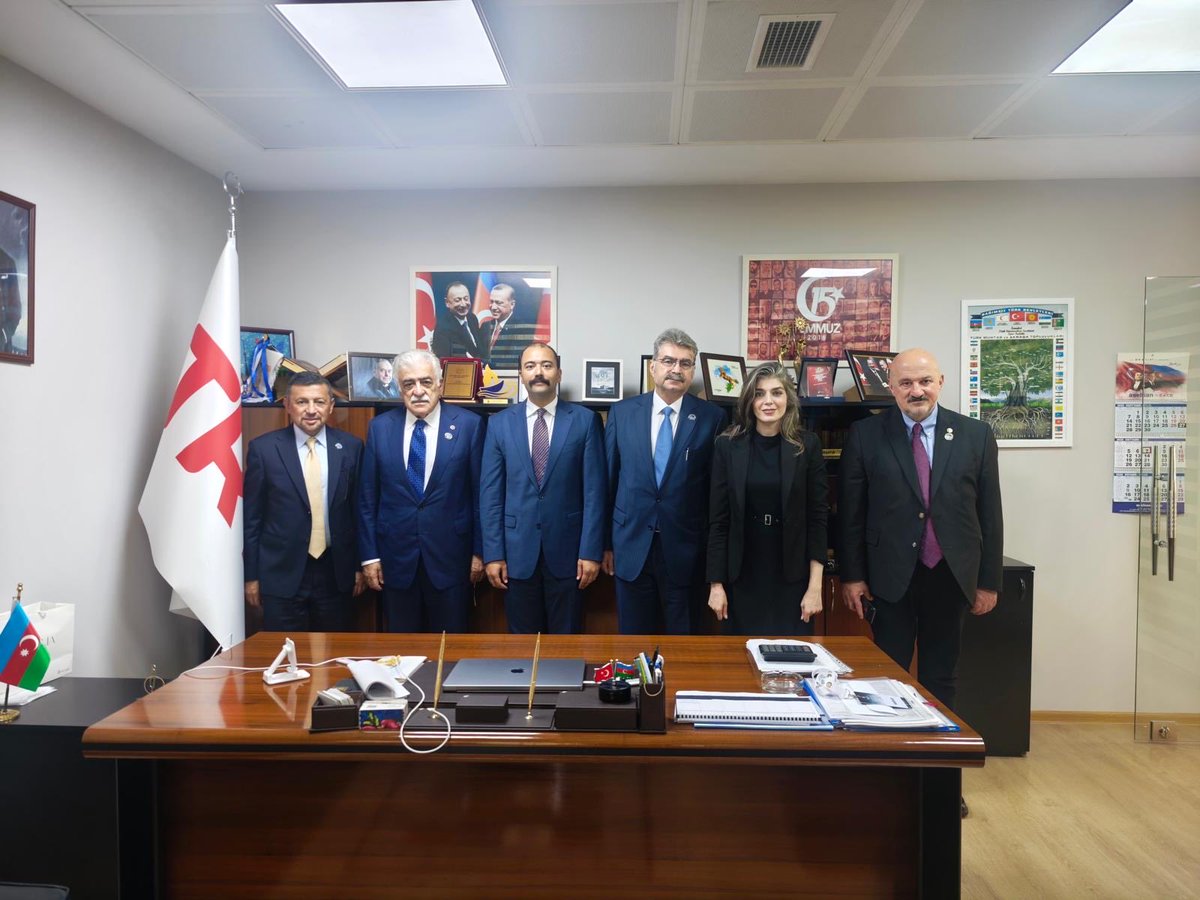 oerdem42's tweet photo. 📍 AZERBAYCAN 🇦🇿

Önceki Dönem Dışişleri Bakanımız Sayın Mevlüt Çavuşoğlu, Milletvekillerimiz Şamil Ayrım, Ahmet Erbaş ve Uğur Bayraktutan ile Aile ve Sosyal Hizmetler Bakan Yardımcımız Zafer Tarıkdaroğlu ile birlikte Azerbaycan’daki Büyükelçiliğimizi ve TRT Temsilciliğimizi ziyaret ettik.

Nazik ev sahiplikleri ve samimi sohbetleri için kendilerine teşekkür ediyor, iki kardeş ülke arasındaki güçlü bağların daha da pekişmesi temennisiyle çalışmalarında başarılar diliyorum.
