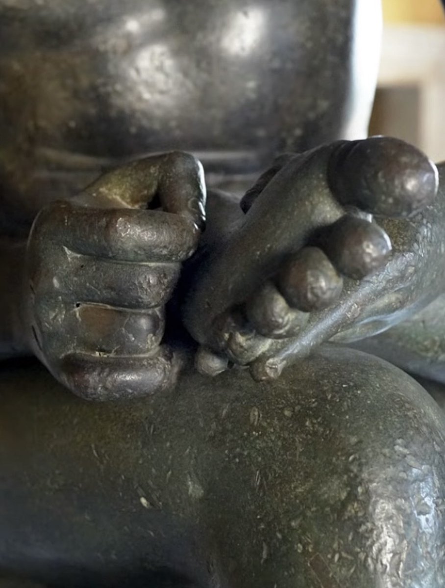 FLAGartNYC's tweet photo. 𝗖𝘂𝗿𝗮𝘁𝗼𝗿𝗶𝗮𝗹 𝗡𝗼𝘁𝗲𝗯𝗼𝗼𝗸: #CharlesRay’s “Shoe Tie,” 2012, reminiscent of the Greco-Roman bronze “Boy with Thorn (Spinario),” ca. 1st century BCE. “Shoe Tie” is included in “The Way We Live Now,” at The George Economou Collection, Athens, through March 2027. https://t.co/9DULSfsIMz