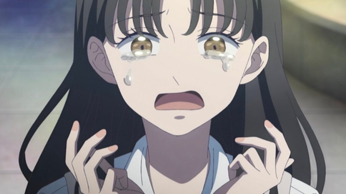 TobiKH23's tweet photo. No hay palabras ni adjetivos que puedan describir el odio que le tengo a esta chica

Sí, Minato se equivocó. Tendría que haberla rechazado y, en ese sentido, estuvo muy mal de su parte. Pero también hay que entender que él tiene un corazón muy frágil, temeroso por lastimar a las personas. Esta perra lo sabe, se dio cuenta de esa debilidad, y decidió manipularla a su favor para hacerlo caer en la trampa

El plan de esta tipa salió exactamente como ella esperaba, y eso hace que me dé todavía más impotencia

Es, de lejos, la mujer más despreciable que he visto en un anime. Y espero de corazón que la caída que tenga sea abismal, porque tengo la corazonada de que, en algún momento, Mirato o Koyun van a terminar de una vez por todas con el dominio que esta zorra tiene sobre todos

Y cuando llegue ese momento, la satisfacción que nos va a generar verlo va a ser imposible de describir, porque ojalá, a partir de ahí, desaparezca y se borre por completo de la historia

A ver, claramente, como personaje construido para ser odiado, cumple perfectamente su función en Koori no Jouheki. Porque tiene una personalidad despreciable, y un ego que arrastra desde que era una niña, algo que hemos podido ver en los flashbacks, utilizando cualquier tipo de manipulación para distorsionar la percepción de los demás, controlarlos y moverlos a su favor, mientras se autoconvence de que lo que hace no tiene nada de malo y que, en realidad, los demás se lo buscaron

Dentro de lo asqueroso que resulta su personalidad, el personaje está muy bien construido, pero llega un punto en el que no querés verla más en, cruzó el límite de lo despreciable