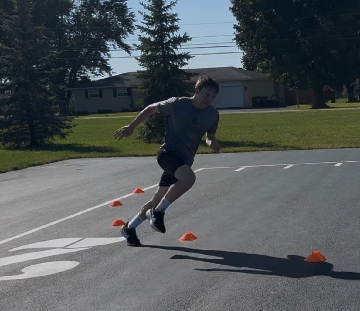 RussellFranks29's tweet photo. speed work after school chasing a faster 60! Arm strength training tonight. putting in the work to improve every part of my game https://t.co/D1voU2dO7H