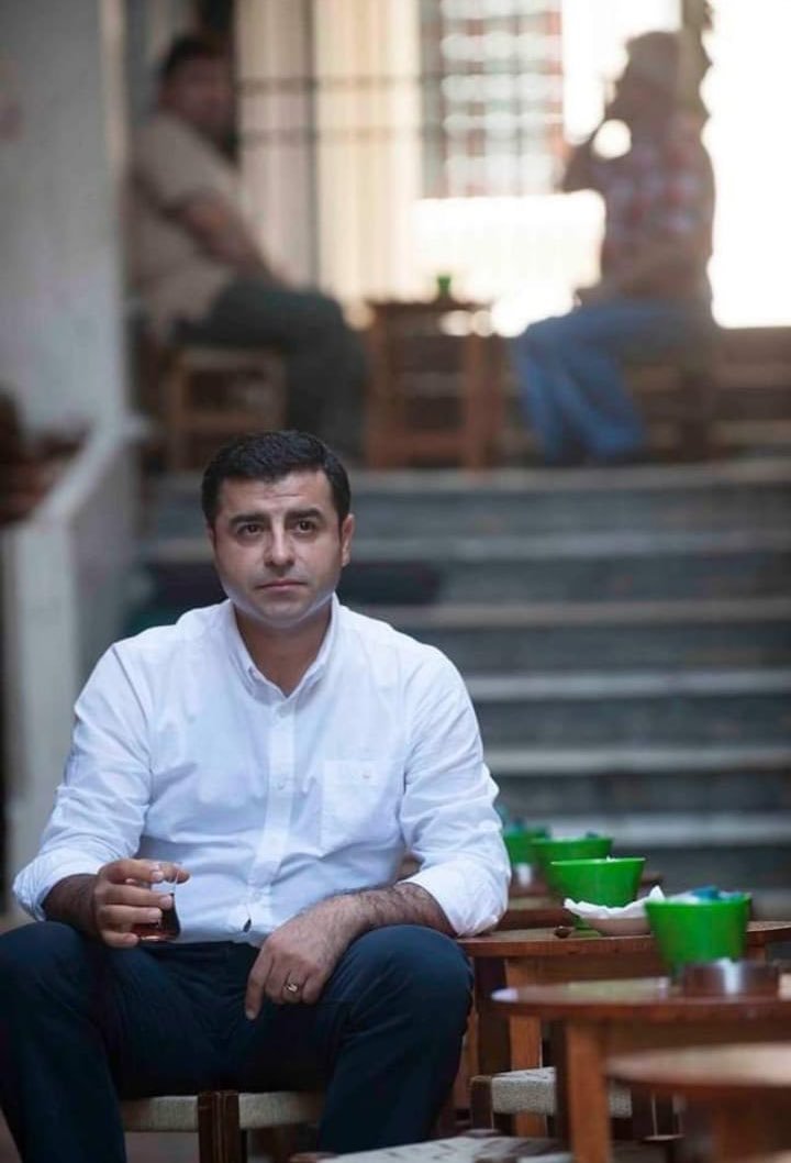 Berbang096's tweet photo. Selahattin Demirtaş'ın şahsında tüm siyasi tutsaklara özgürlük 

#SelahattinDemirtaşaÖzgürlük https://t.co/613L5yMinZ