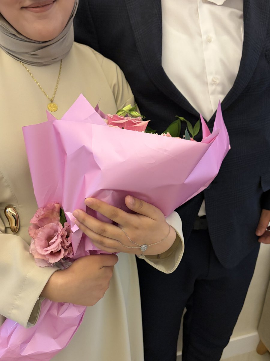 ssummeyra's tweet photo. aile tanışmasında mutfakta çekilen o fotoğraf.. 🫠🤍🌸 https://t.co/sy5xhSRHXr