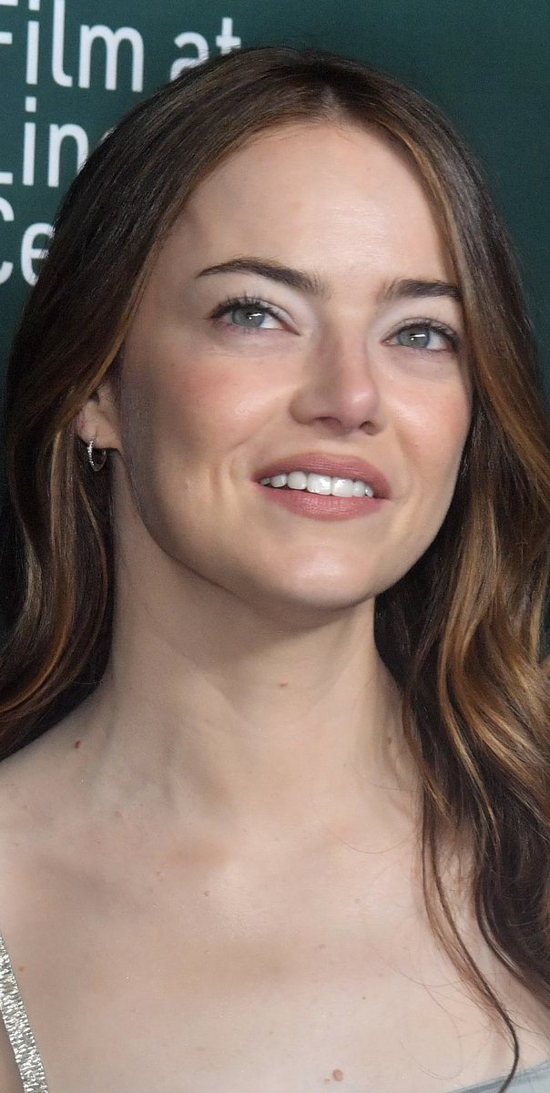 usaemilystonek's tweet photo. Emma Stone attends the premiere of "The Debut" during the 64th New York Film Festival 🩶💋 https://t.co/gLxVM0se5x