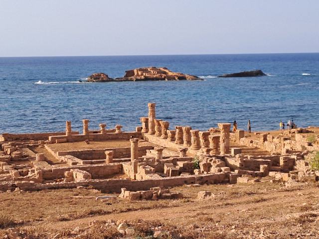 artlimitednet's tweet photo. Libye, patrimoine révélé à l'IMA : 50 ans de fouilles françaises dévoilées en photos, de Leptis Magna aux vestiges sous-marins d'Apollonia. Jusqu'au 20/10/2026. @imarabe www.​artlimited.​net/agenda/libye-patrimoine-revele-exposition-institut-monde-arabe-paris/fr/7587093 https://t.co/GyK9j8PmTe