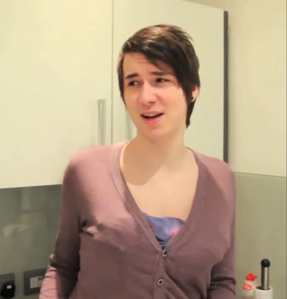 lastdiscophil's tweet photo. happy lesbians day to whatever it was becky and jessica had going on https://t.co/UVw1UZ2xfx