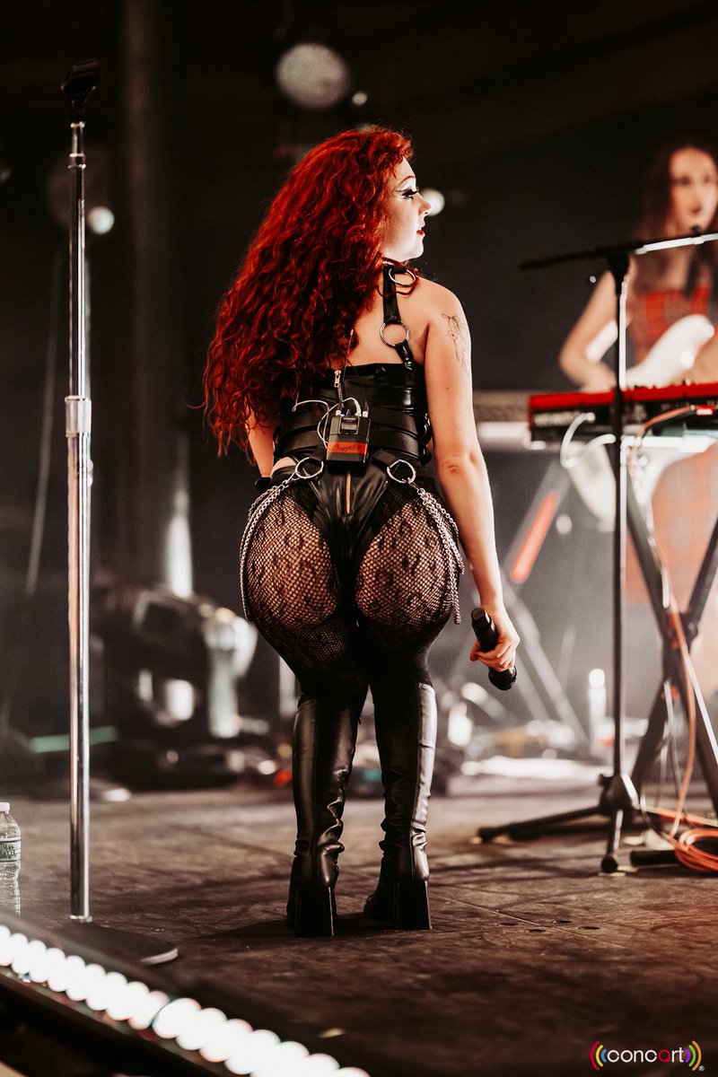 dailyroan's tweet photo. three years ago today, chappell roan performed in indianapolis, IN for the midwest princess tour 2023! ⋆˙⟡

october 8th, 2023 https://t.co/5w5CbaDwjp