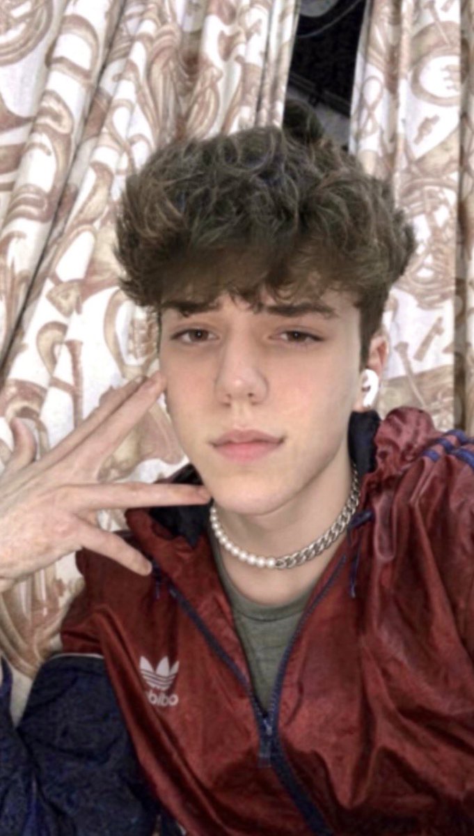 Succuboyy's tweet photo. guys look at my new pfp woaah!! :D (vid of me sperming ropes on my feet as well for ur short gooner attention span 😼) https://t.co/QHe1ybrTjU