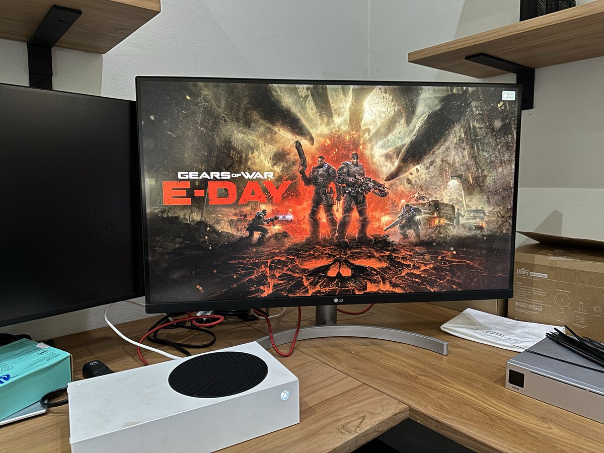 LesterACastro's tweet photo. Comenzando #GearsOfWarEDay https://t.co/3vzWdG8ieW