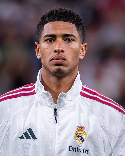 AdriRM33's tweet photo. 🚨 El Real Madrid ELIGE a Jude Bellingham como LÍDER del futuro.

El CLUB confía en él como referente del VESTUARIO.

Por su fútbol, pero también por su carácter y por la manera de relacionarse con sus compañeros.

Es el jugador llamado a mandar en el vestuario.

{ @okdiario } https://t.co/WmWQQBeQ1l
