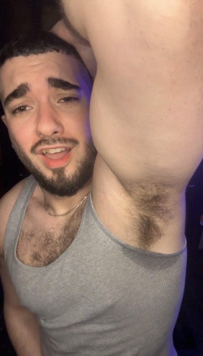 HimbroBrick's tweet photo. sniff your screen bro https://t.co/mb0KZ3TAj3