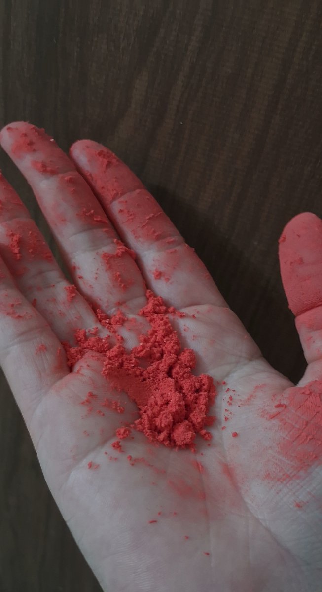 eviclaraa's tweet photo. ART ATTACK VERSÃO REVOLUÇÃO GOSTOSA Pt2⭐️

​estêncil reutilizável feito com capa de livro velha (material rígido) pra espalhar frases e arte por todo canto (e personalizar no geral)

pó holi (pó colorido) feito com amido de milho + corante alimentício (tem que ser esse corante!) https://t.co/bhi1sz3mHb
