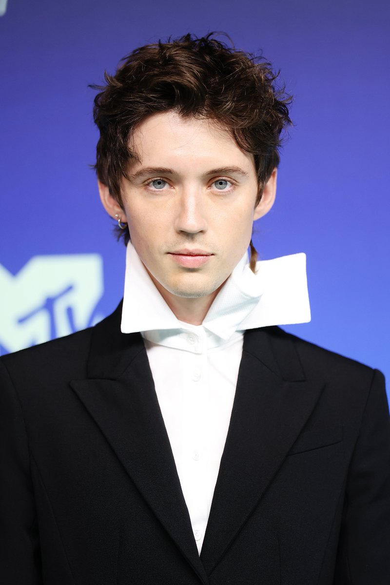 thefader's tweet photo. Troye Sivan doesn't feel like he's in a race with anyone else in the music industry.

"Growing up, I didn't feel like one of the boys. And in a lot of ways, I also didn't feel like one of the girls. I just felt like I was doing my own thing. That’s helpful in a world where people try to make the music industry like sports or something that is very competitive: looking over your shoulder at the next person or comparing numbers. I honestly feel like one of the blessings of my life was that feeling othered when I was young made me feel like I'm not even in the same race as everyone else."

Read more: https://t.co/QINNcgKG2A