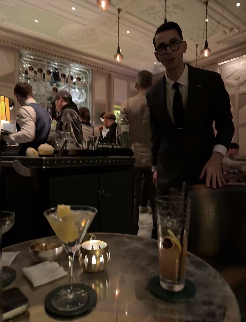 Emily78547's tweet photo. The bartender was kept busy and the night got off to a wonderful start🍸 https://t.co/pF1Fv0jfAV