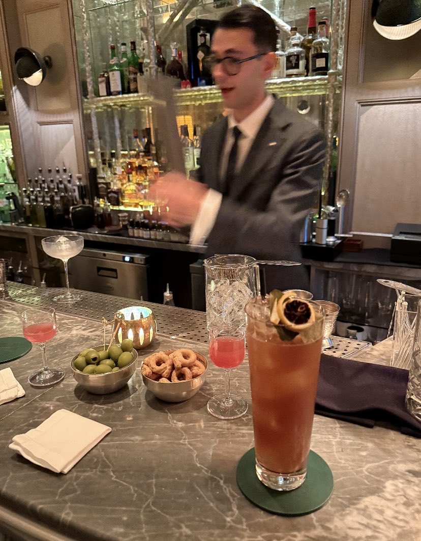 Emily78547's tweet photo. The bartender was kept busy and the night got off to a wonderful start🍸 https://t.co/pF1Fv0jfAV