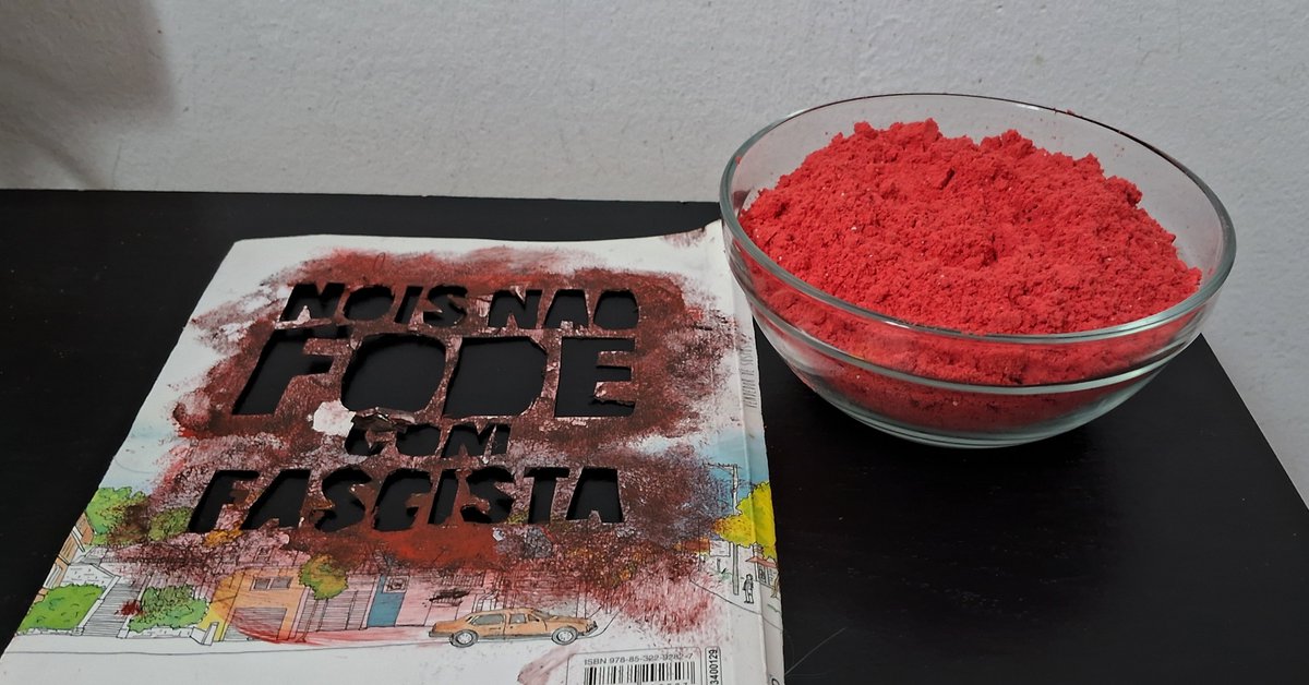eviclaraa's tweet photo. ART ATTACK VERSÃO REVOLUÇÃO GOSTOSA Pt2⭐️

​estêncil reutilizável feito com capa de livro velha (material rígido) pra espalhar frases e arte por todo canto (e personalizar no geral)

pó holi (pó colorido) feito com amido de milho + corante alimentício (tem que ser esse corante!) https://t.co/bhi1sz3mHb