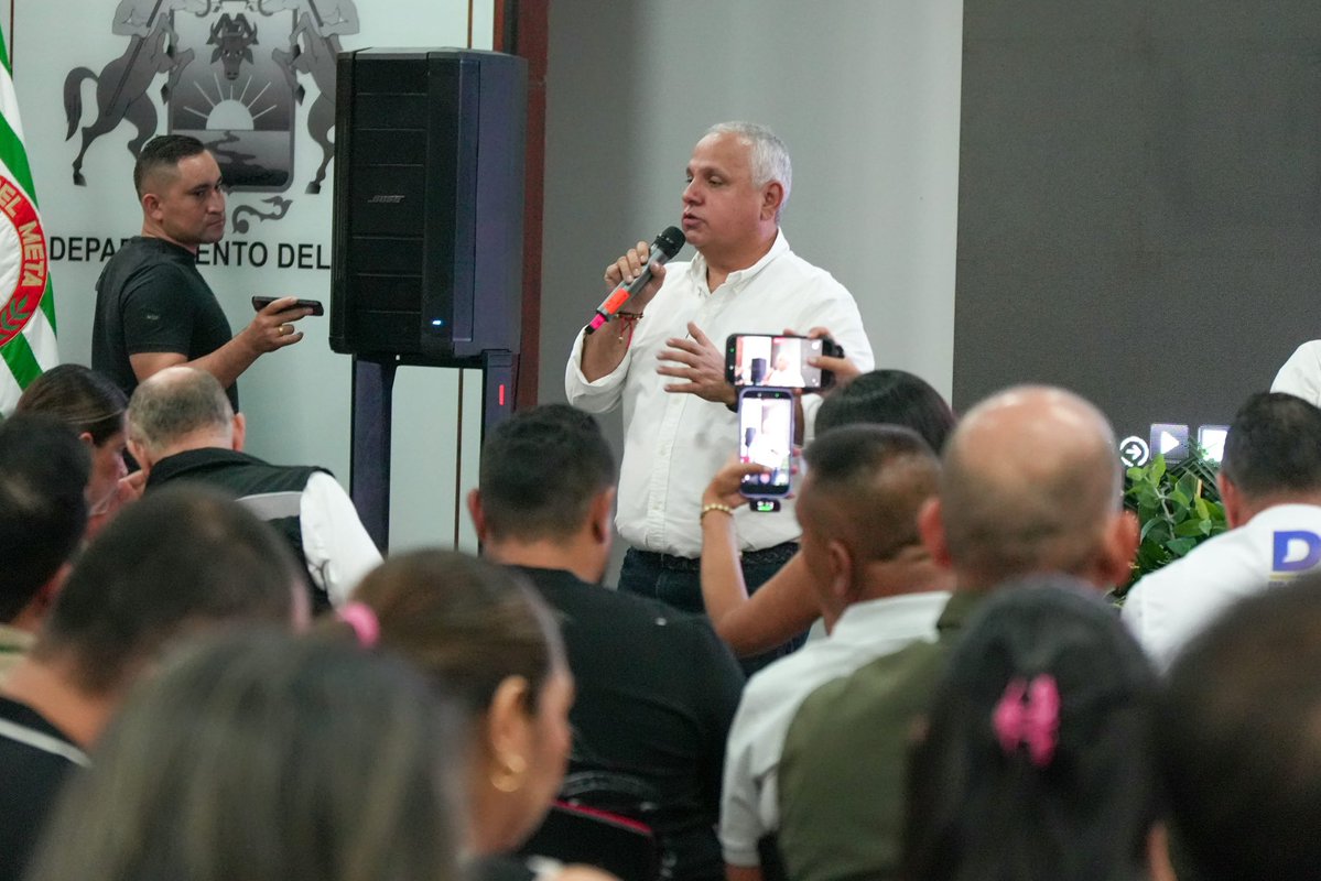 miltonvcarreno's tweet photo. Participamos en Invías Territorio junto al director general del @InviasOficial, Juan Camilo Ostos Romero, @juancamilostos. Llevamos a este espacio las prioridades del #Meta y la visión de infraestructura que necesita nuestro departamento para crecer, producir y conectarse mejor con Colombia.

Bogotá–Villavicencio, la conexión Pacífico–Orinoquía, el corredor Meta–Vichada, nuestras vías secundarias y terciarias y un verdadero sistema intermodal deben avanzar hacia decisiones concretas. Este encuentro es un paso importante; ahora necesitamos prioridades claras, responsables, recursos y seguimiento.

El Meta necesita un frente unido. Desde el Congreso seguiremos articulando esfuerzos con el Gobierno Nacional y el territorio, gestionando y haciendo seguimiento para que estas prioridades se traduzcan en resultados para nuestra gente.