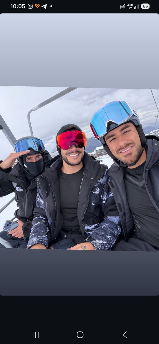 austinpalaoc_pe's tweet photo. Disfrutando de la nieve ⛷️
#VolveríasConTuEx2 
#AustinPalao https://t.co/haLBCMseuQ