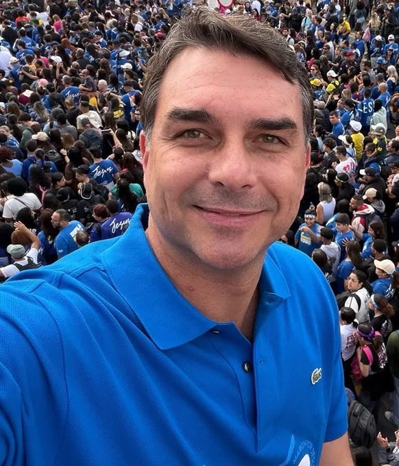 meioindep's tweet photo. 🚨VEJA: Gabriely Miranda, esposa de Endrick, declara voto em Flávio: "Politicamente posicionados" 

"Pela minha família 🇧🇷 Pátria, família e liberdade. Valores que defendemos com fé, respeito e responsabilidade." https://t.co/pcLhtW5rxt