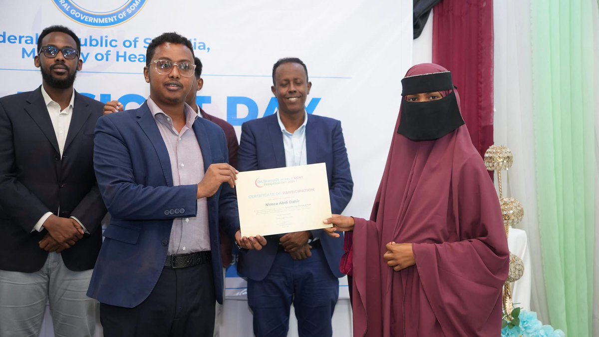 DrSumaitHosp's tweet photo. #WorldSightDay2026 officially concluded with certificates awarded to Ophthalmology Workshop instructors and 50 participating students, recognizing their commitment to advancing eye-care knowledge and skills.

#DrSumaitHospital #OphthalmologyWorkshop #EyeCare #Somalia https://t.co/IEbg5Td7qA