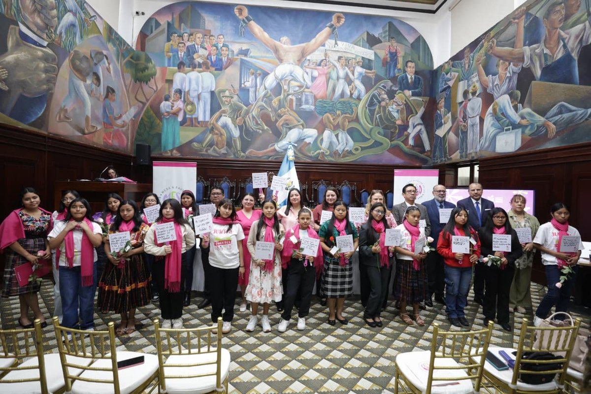 CongresoGuate's tweet photo. Las diputadas Mercedes Monzón @Merce_Moon y Elena Motta @ElenaMotta_ realizaron el conversatorio “Voces y sueños de niñas”, en conmemoración del Día Internacional de la Niña, que se celebra cada 11 de octubre por disposición de la Asamblea General de las Naciones Unidas desde 2011. En el encuentro participaron representantes de organizaciones de niñas y adolescentes, así como autoridades de la @PGNguatemala, @PDHgt, @MinSaludGuate, ASOGEN y otras instituciones, además de los diputados Ivanna Bonilla y Raúl Cuá, como invitados especiales.