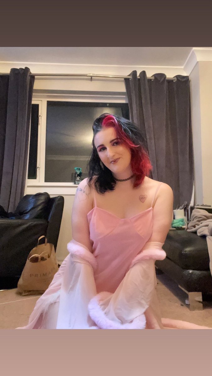 GothGoddessxox's tweet photo. My DMs are so empty and lonely 👀👀 tribute and approach mommy’s bored https://t.co/sKK6IGG6yB
