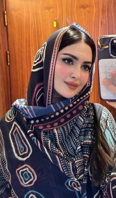 hsi_sjsj97596's tweet photo. عِيُونِكْ سَوَادْهُمْ يَسْرِكْ، وَفِيهُمْ بَحْرْ مِنْ لْهَنَا.❤️ https://t.co/IEy67bTFdn