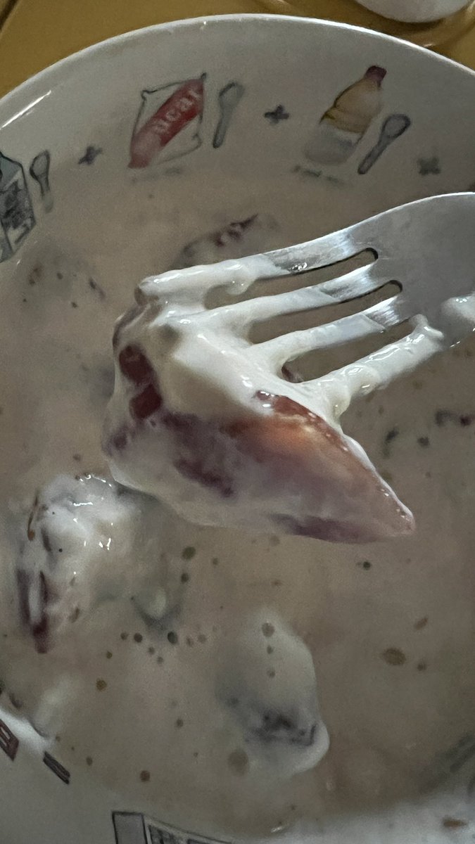 Stefane_ac's tweet photo. É pra isso que eu trabalho também… pra fazer gostos dos quais pra muitos são banais… Goiabada com creme de leite um das maravilhas do mundo do pobre kkk 💗 https://t.co/0NvoQZdP2g