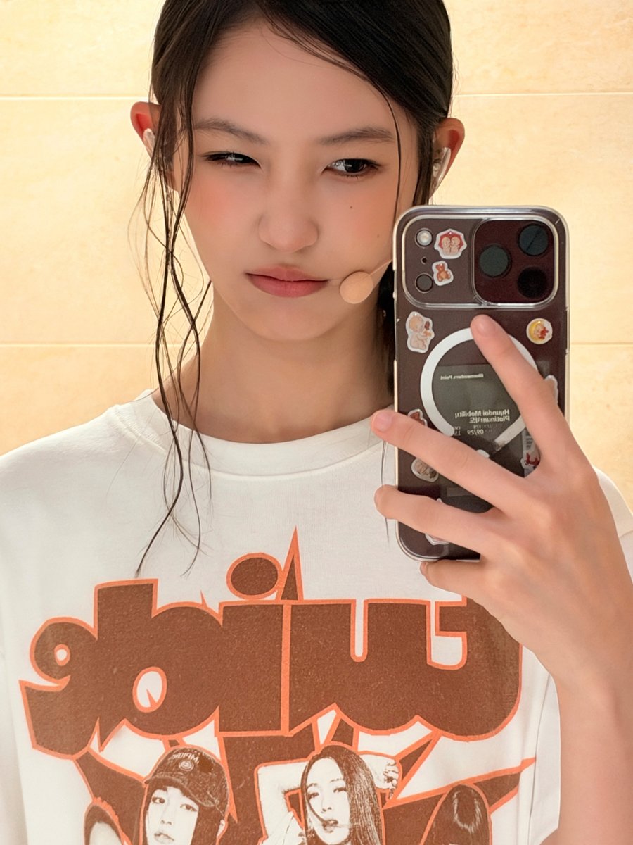 tuideloops's tweet photo. 261009 YI HANI Weverse update. She really is the prettiest omg! 

#YIHANI #TUIDE #튜이드 https://t.co/3wvwXSz54u