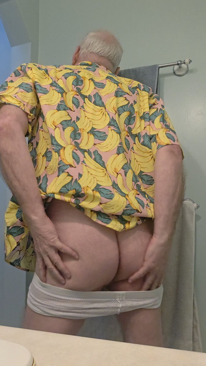 beejeebopper's tweet photo. I turn my back for one minute and...
See the fully peeled banana at https://t.co/Ir6K5Ppxqu https://t.co/Wfg78EhWAv