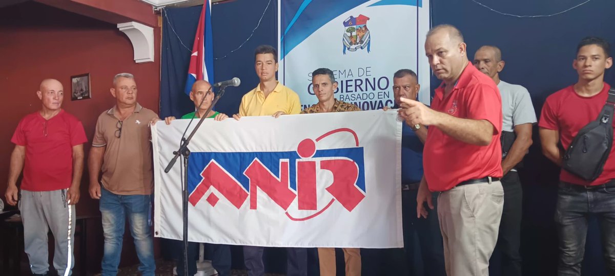 LorenzoOsbel's tweet photo. En el acto por el 50 aniversario de la ANIR se reconocen personas y entidades destacadas en #LasTunas #PorLasTunasLaVictoria #SíSePuede https://t.co/ED1xxcyXPo