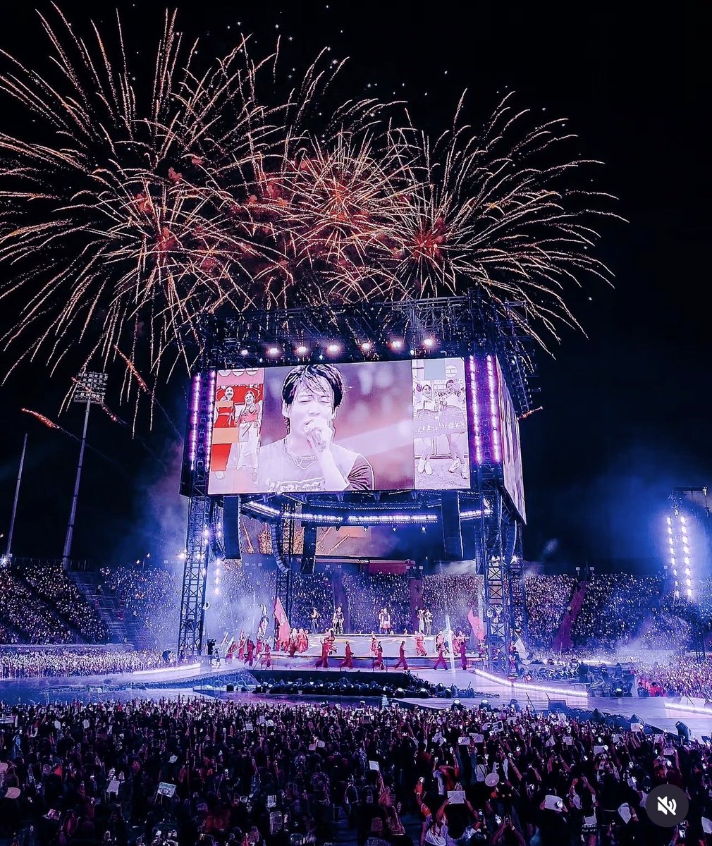 alwaysborahae's tweet photo. This photographer has some pretty cool shots of the concert on his IG

https://t.co/1zPPtKzR1b https://t.co/vXwpdWRtsT