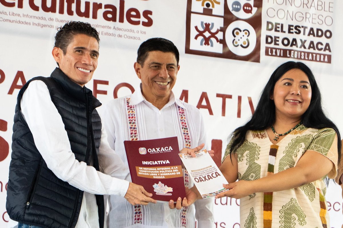 salomonj's tweet photo. El pueblo de Oaxaca escribirá su nueva Constitución.

Hoy, en #Tuxtepec, asistí por invitación del Congreso del Estado (@CongresoOaxaca_) al inicio de los Diálogos Interculturales, en su etapa informativa, previa a la consulta de los pueblos y comunidades indígenas y afromexicanas sobre la Reforma Integral a la Constitución de Oaxaca.

En Oaxaca, el pueblo manda.