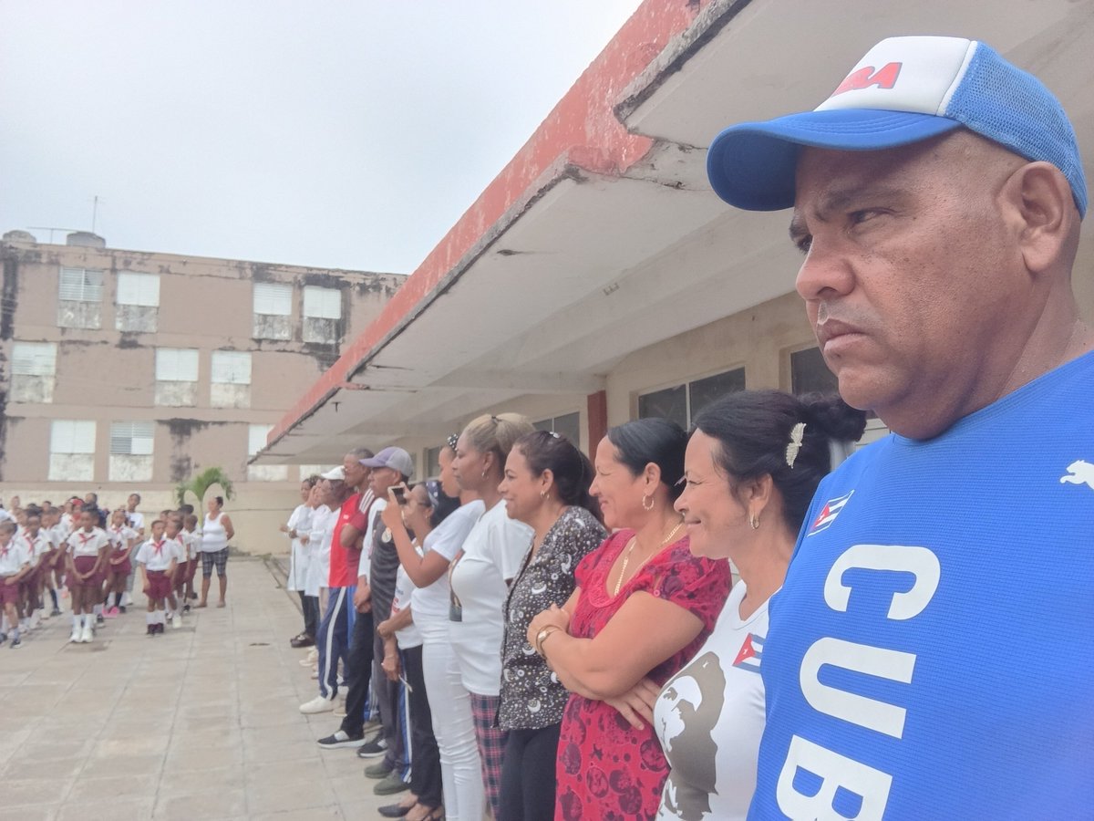 DioscleCuza's tweet photo. #AMPPManuelTames . Hoy recordamos al Che con los atributos pioneriles y la veneracion de que seremos como El Che. Acto en la escuela Silverio Gerra de la demarcación de Tames #JuntosPodemosMas https://t.co/My2kTQEIfJ