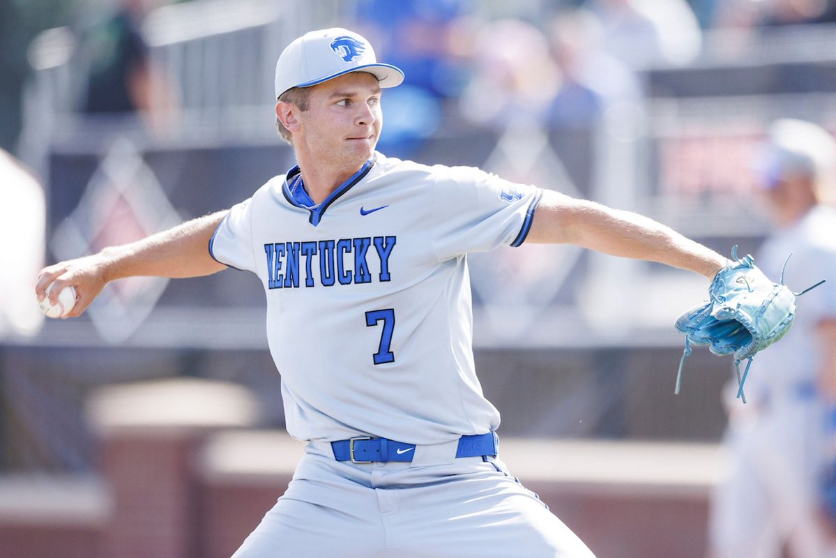 UKBaseball's tweet photo. Grayson and D-Mac heating 'em up! 

@GWilloughby24 @Dylan_mcintyre1 https://t.co/FV7S5H76wQ
