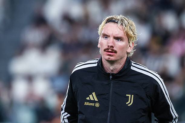 juvefcdotcom's tweet photo. ‼️🇩🇪 JUVENTUS CONSIDERING ALTERNATIVES TO WOLTEMADE

Nick Woltemade’s difficult start at Juventus has reportedly prompted the club to explore alternative options in attack.

The German striker has struggled to make an impact, while his costly miss against Serbia during international duty has only intensified concerns over his form.

Juventus are now monitoring Mateo Retegui, Folarin Balogun and Antonio Raimondo as potential reinforcements for January or next summer. Woltemade still has time to turn things around and convince Luciano Spalletti, but the Bianconeri are already evaluating their options.

—@Gazzetta_it #Juventus
