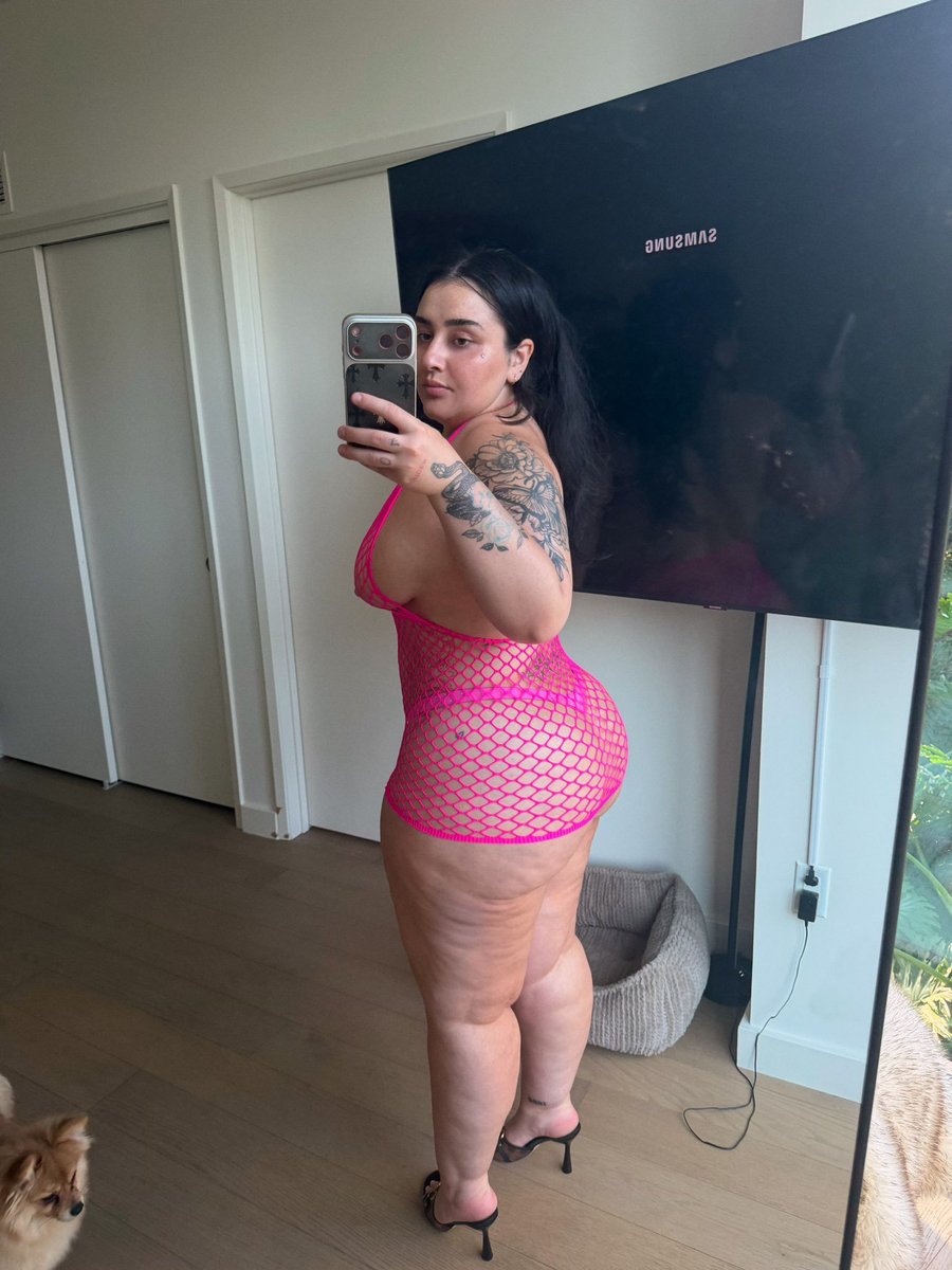 Ashleyblacsv7e's tweet photo. Bored today https://t.co/v1gLbmJLnh