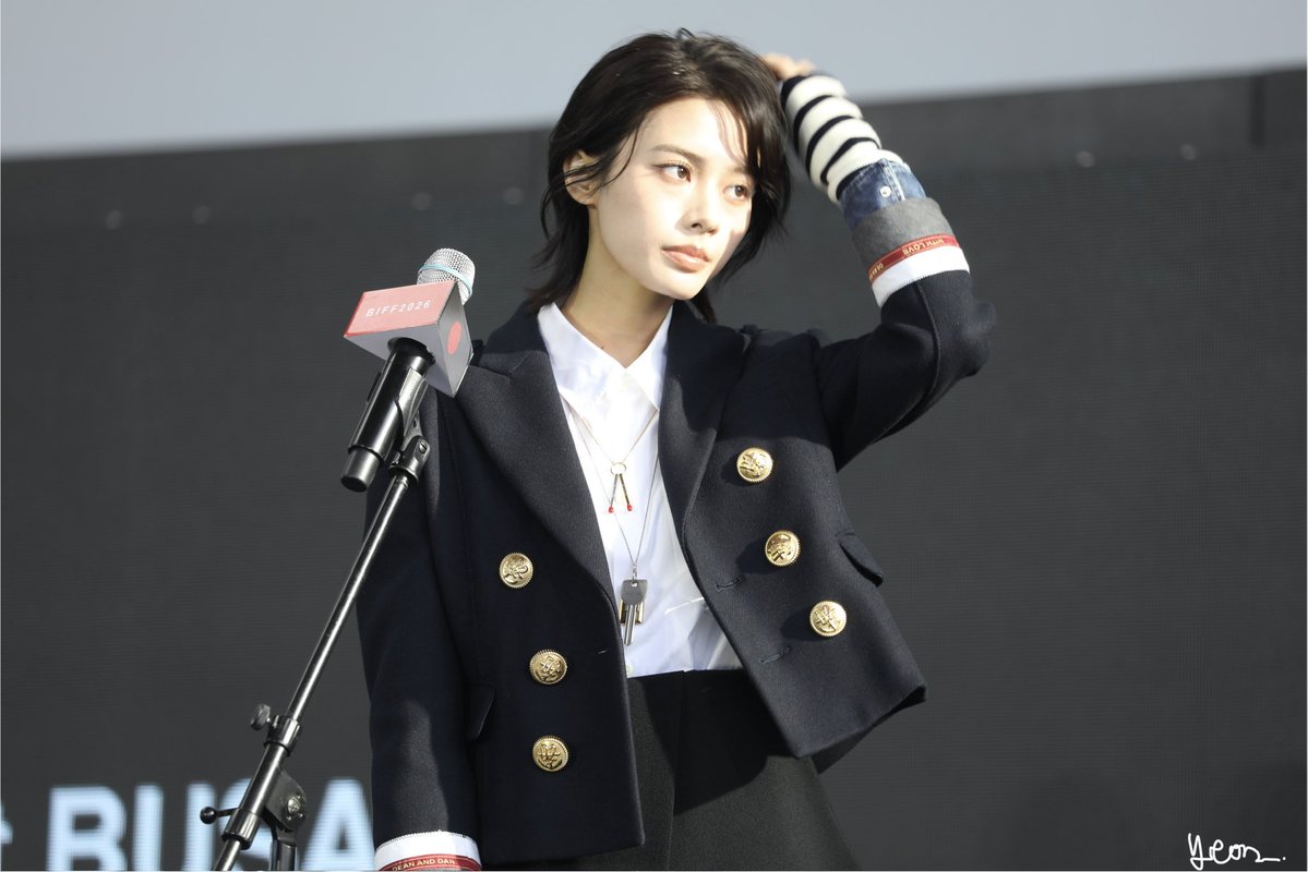 alldaylove__'s tweet photo. 국정원 언니

#안자이세이라 #부국제 #아름다운_초저녁달 https://t.co/ZRokAT3hVw