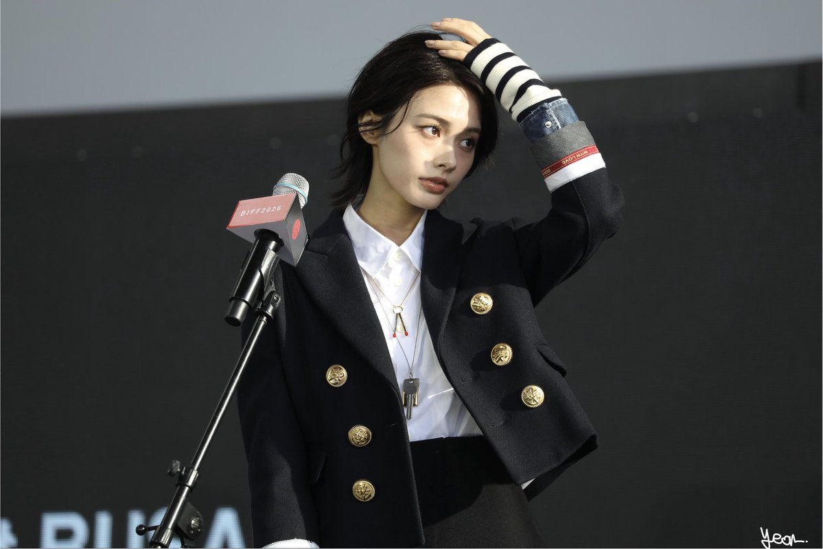 alldaylove__'s tweet photo. 국정원 언니

#안자이세이라 #부국제 #아름다운_초저녁달 https://t.co/ZRokAT3hVw