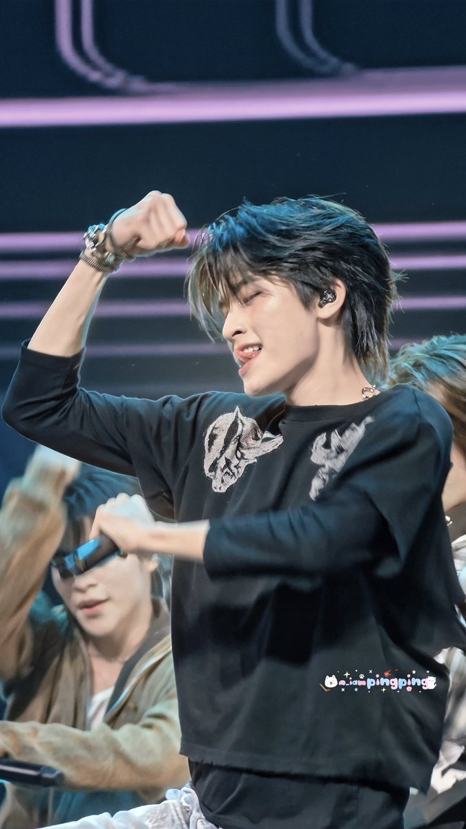 _iampingping's tweet photo. ความเซนเตอร์ประทับร่างมาก เอเอกับเพลง K อินเนอร์โคตรจะเริ่ด 🫠🩵✨

#AAashirakorn
#SONRAYSHOWCASE2026 https://t.co/NaJppnRLIv