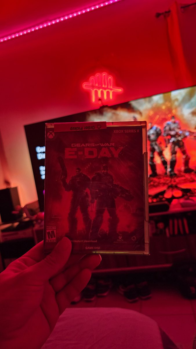 soyunrandom24's tweet photo. Hoy es dia de jugar #gearsofwar #gearsofwareday #xbox #xboxseriesx ⚙️🔥 https://t.co/5R3IqQ0fLO