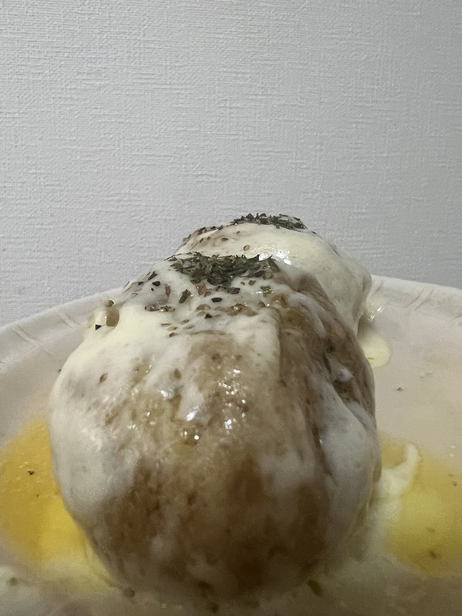 Atene_arca's tweet photo. 夜勤終わり！！！労働、ゴミすぎて泣きたい。労働者に敬礼。これは昼作ったレンチンお手軽チーズじゃがバター。松屋食って寝る。 https://t.co/mbIiSjWpYX