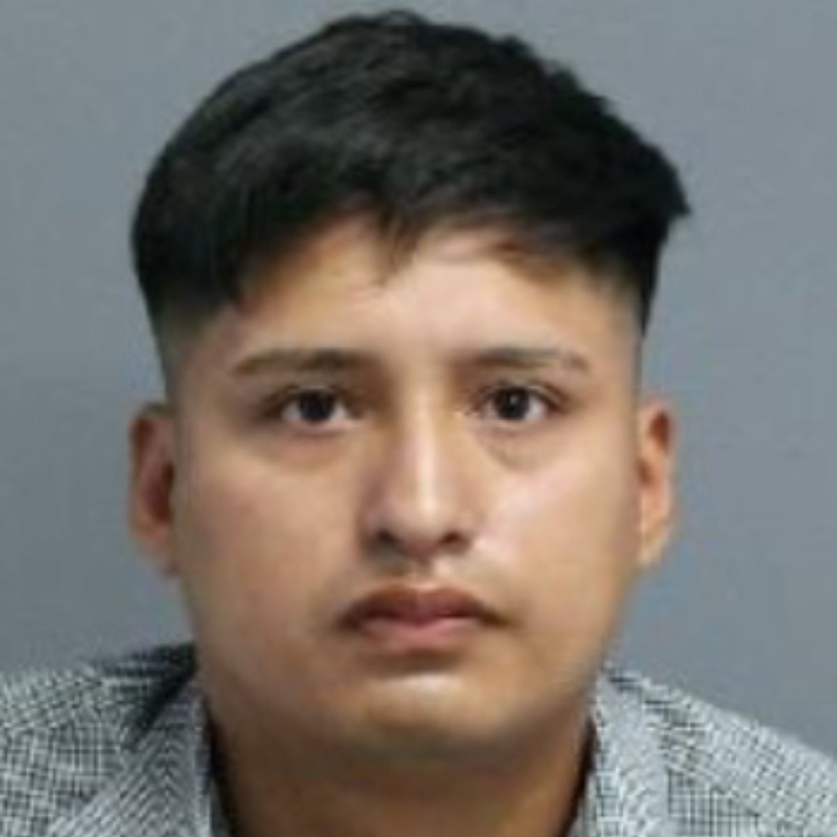 6ixbuzztv's tweet photo. Toronto police are searching for 22-year-old Ricardo Romero Gonzales who allegedly cut off his ankle monitor and missed court after being charged in a January Scarborough home invasion and stabbing https://t.co/23lHFjlB3n