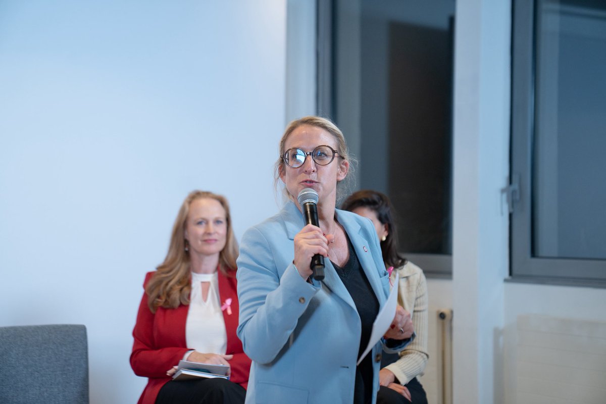 renaissance__75's tweet photo. @renaissance__75 accueillait hier la première réunion publique sur la loi intégrale contre les violences sexuelles et sexistes faites aux femmes et aux enfants. 

Merci aux @DeputesEnsemble mobilisés sur cette loi essentielle pour mieux prévenir et sanctionner les violences. https://t.co/W1xX0dQPOj