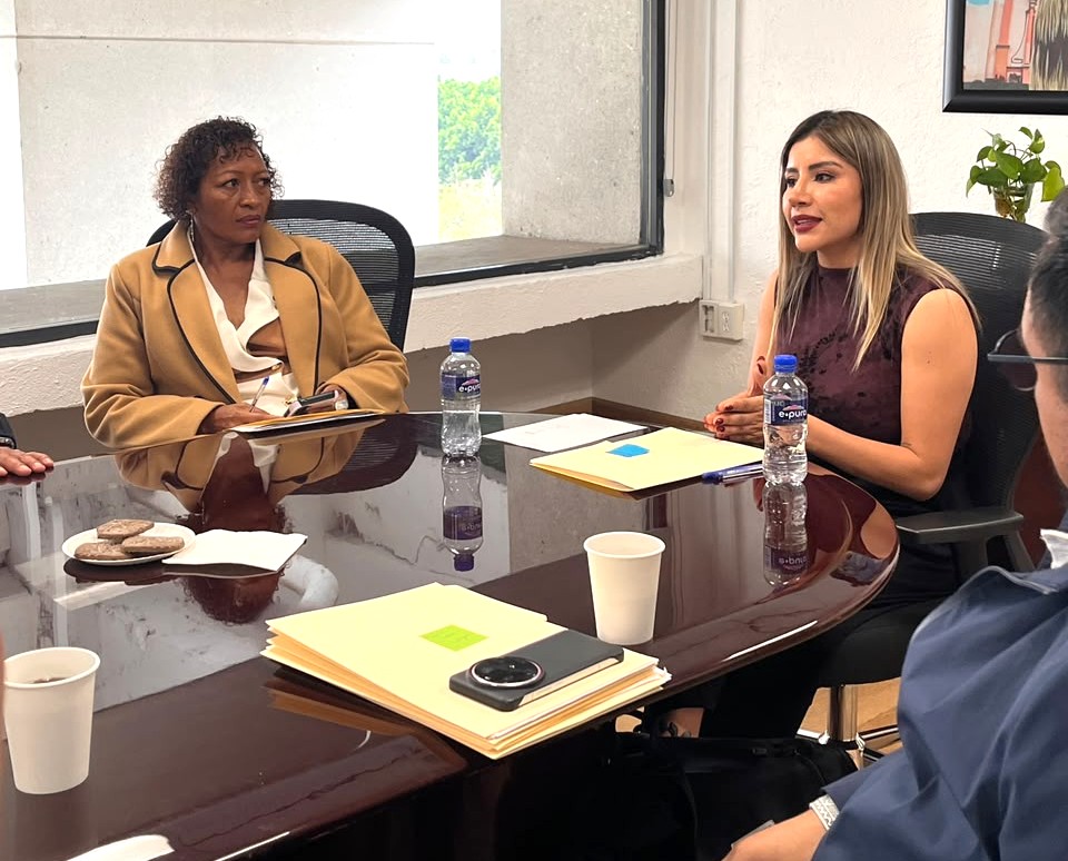 UIColima's tweet photo. La rectora de la #UIC, Mtra. Catalina Suárez Dávila participó en reuniones de la #ANUI con diputadas para dialogar sobre las necesidades y desafíos de las universidades interculturales y promover un financiamiento justo.
#UIColima
#SomosInterculturales https://t.co/MSM2ldMXrd