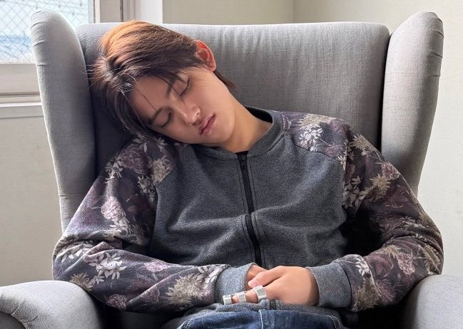 eomaoxi's tweet photo. sleepy lil bambi ❤︎⋅.˳˳.⋅🦌 https://t.co/e5siln7Xc7