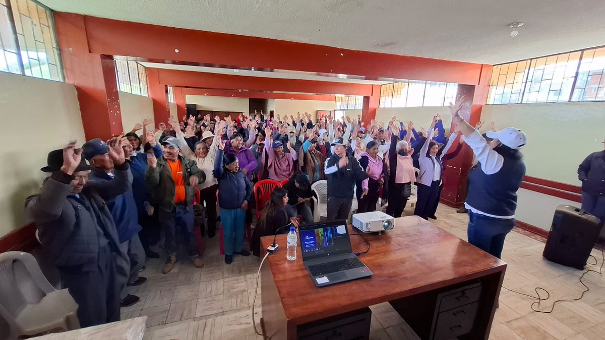 IESS_SSC's tweet photo. En articulación con el BIESS, impulsamos el Programa de Educación Financiera 2026 para acercar herramientas que ayuden a nuestras comunidades rurales y pescadoras artesanales a tomar mejores decisiones sobre sus recursos. https://t.co/I5Hc8E6X3x