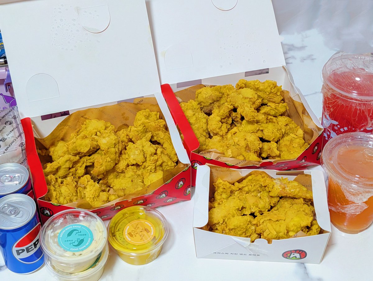 nagiGi1214's tweet photo. 韓国チキン食べた過ぎてソロチキンパーティー開催🥹🫶💖💖💖

プロントのスイカジュースもシトラスオレンジティーも飲めて幸せ🫠🩷
#韓国チキン #プロント #パーティー #いただきます https://t.co/FPyhm3kr2S