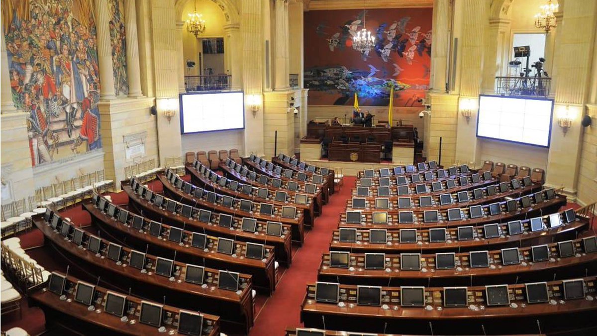 GermanRSenador's tweet photo. $13 MILLONES de pesos

Eso gana aproximadamente cada congresista por semana.

El salario bruto mensual: $51,6 MILLONES.

Esta semana están en receso legislativo.

$13 MILLONES se ganan en semana de receso, por no hacer nada. https://t.co/6UvxknIoQg